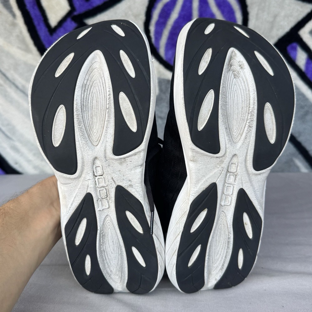 Size 9.5 - Topo Athletic Atmos Running Shoes Sneaker Wide Black ZipFoam - Picture 8 of 10